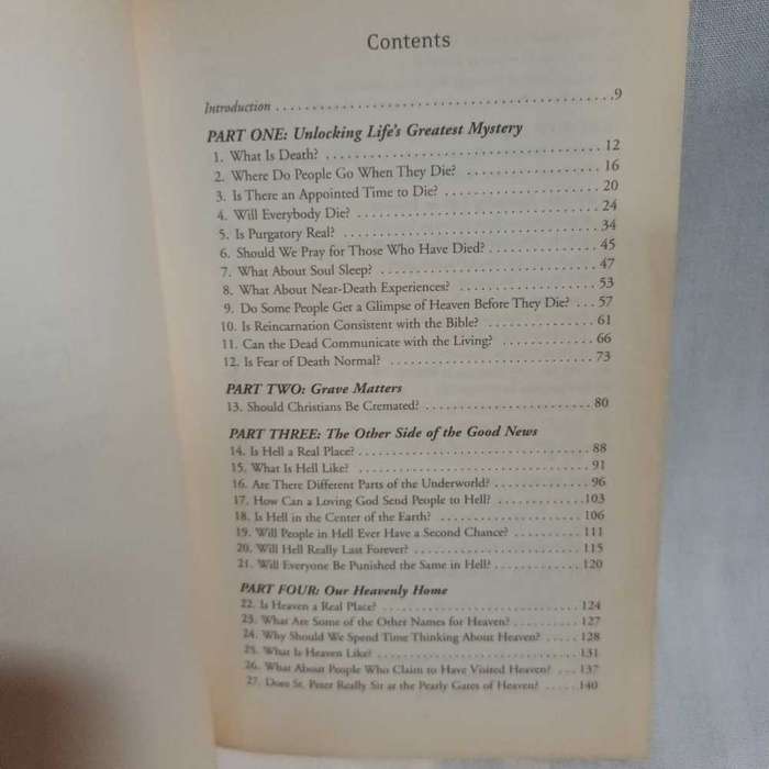 55 Answers to Questions about Life after Death. M Hitchcock
