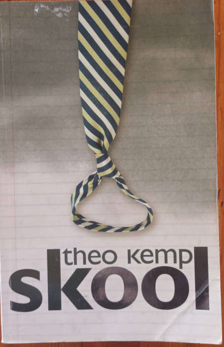 Skool deur Theo Kemp