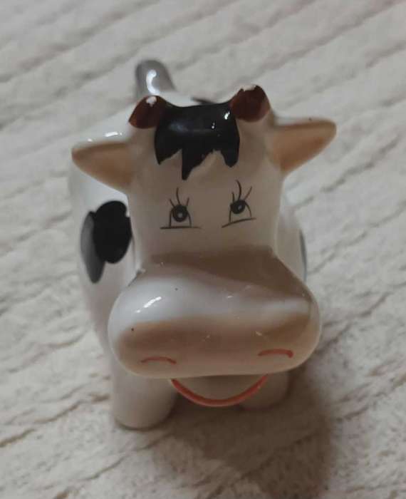 Cow milk jug