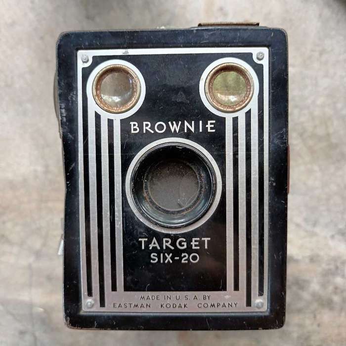Brownie Six-20 box vintage camera