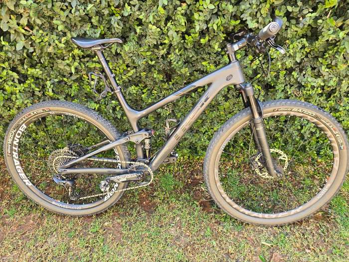 Trek Top Fuel 9.8 (2019)  Large Mountain Bike (COLLECTION IN BLOEMFONTEIN)