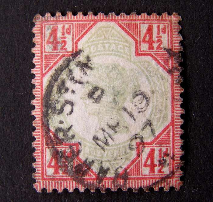 GREAT BRITAIN - Queen Victoria 4.5d Green and Carmine 1887