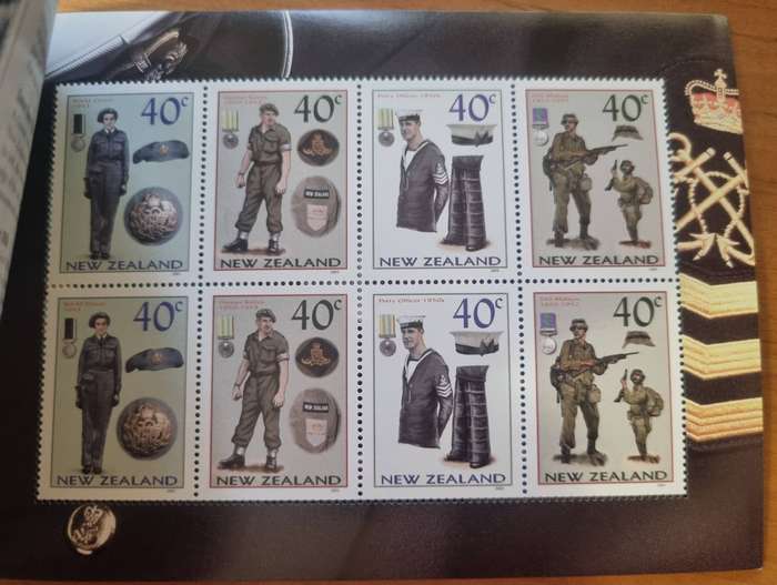 New Zealand 2003 Military Uniforms souvenir mini sheet stamp booklet  lovely item.