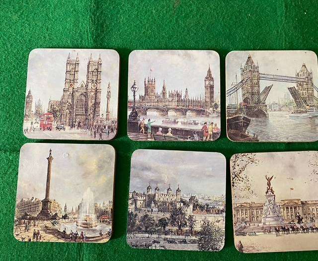 COLLECTABLE VINTAGE ILLUSTRATED LONDON LANDMARKS CORK BASED COASTERS