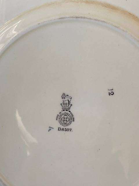 VINTAGE Royal Doulton TIMBER WAGON PLATE. D 6307.    10 INCH