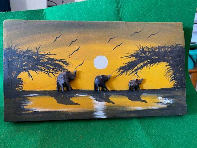 BOXED CANVAS PICTURE WITH WOODEN ELEPHANTS