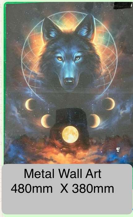 METAL WALL ART WITH WOLF DETAIL