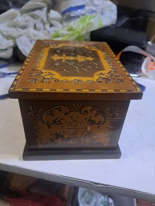 Vintage cigarette dispenser wooden decorative box