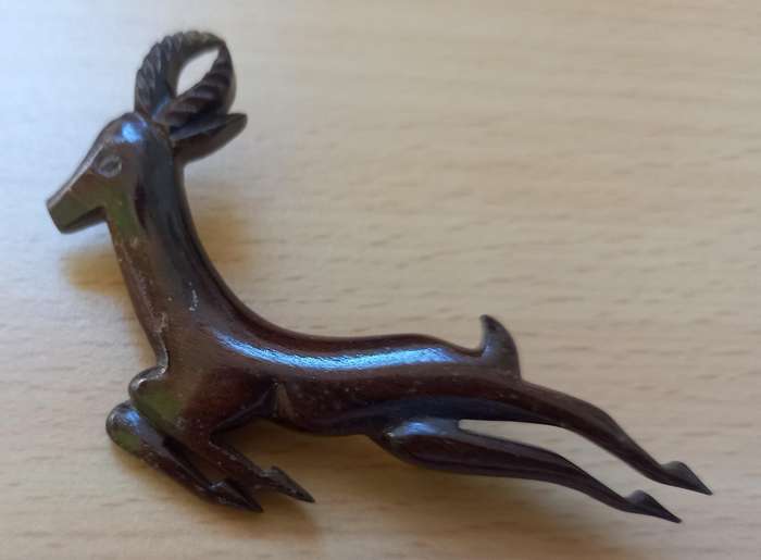 Vintage wooden flying springbok brooch - plus free earring