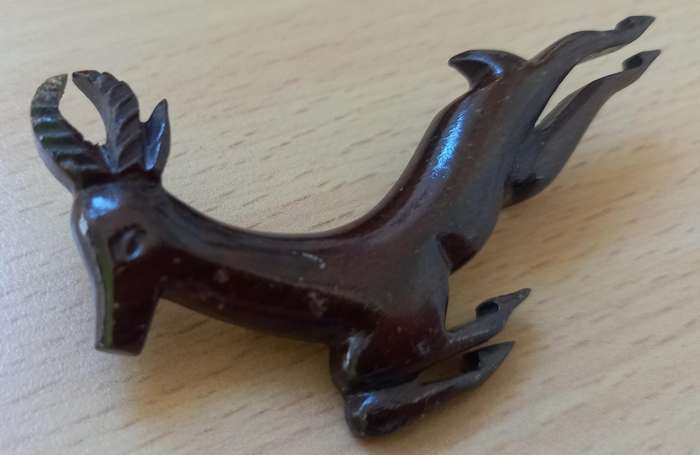 Vintage wooden flying springbok brooch - plus free earring
