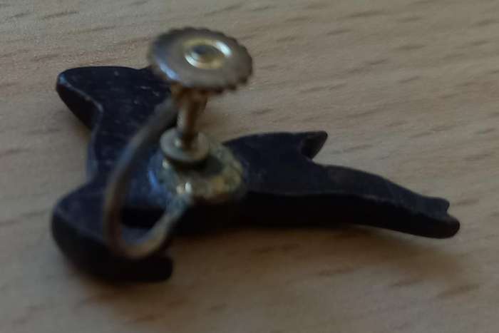 Vintage wooden flying springbok brooch - plus free earring