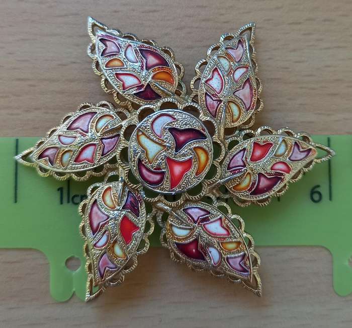 Vintage Corocraft enamel brooch from 1940s in excellent condition