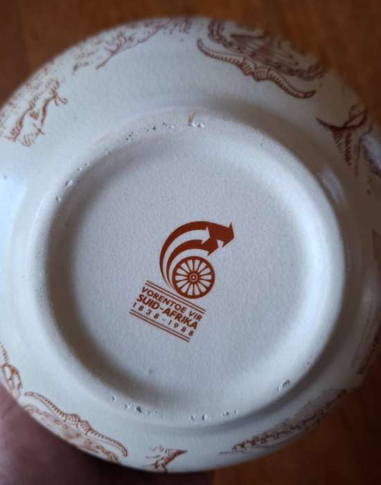 Voortrekker 159th Anniversary of Groot Trek 1838-1988 medium-size bowl, excellent condition