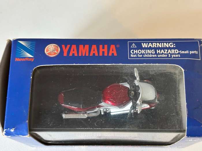 Yamaha YZF 1000R Thunderace (NewRay 1:32)
