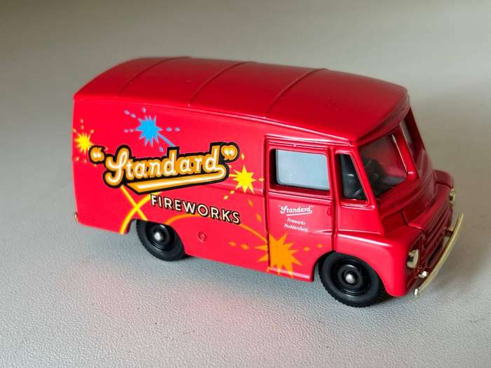 LD Van "Standard Fireworks" issue 15 (Lledo/Days Gone +/-1:60)