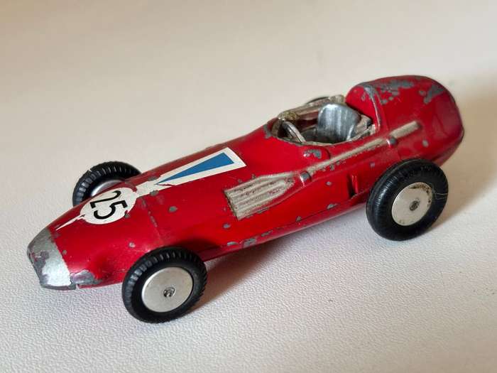 Vanwall Formula 1 #150S (Corgi +/-1:43 made in Britain)