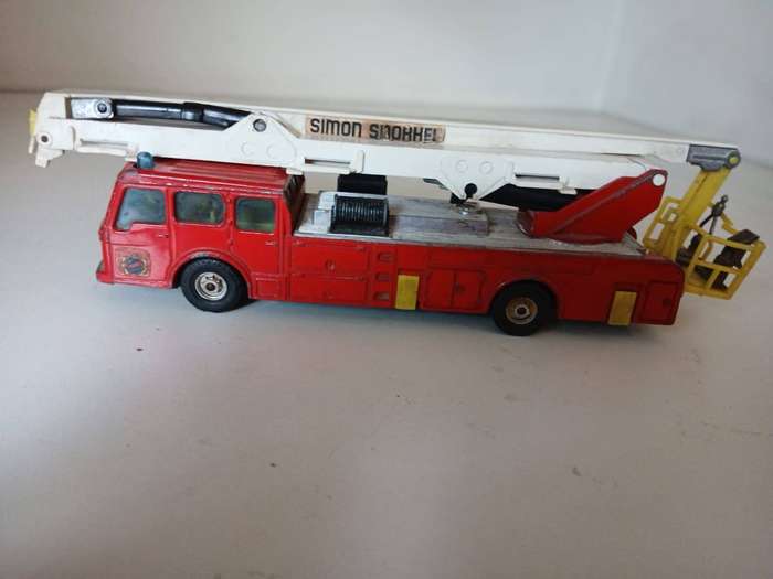Simon Snorkel Dennis Fire Engine no.1126 (Corgi +/-1:50 made in Britain)