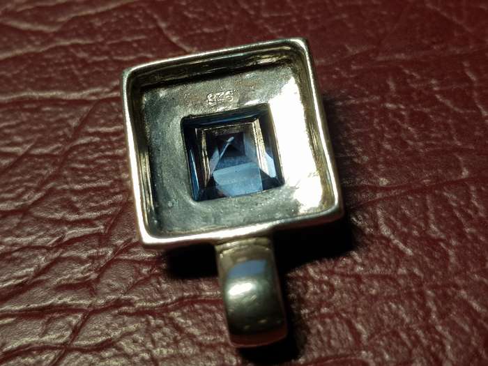Lovely Genuine Solid Sterling Silver Pendant in Excellent Condition - [4,2 g]
