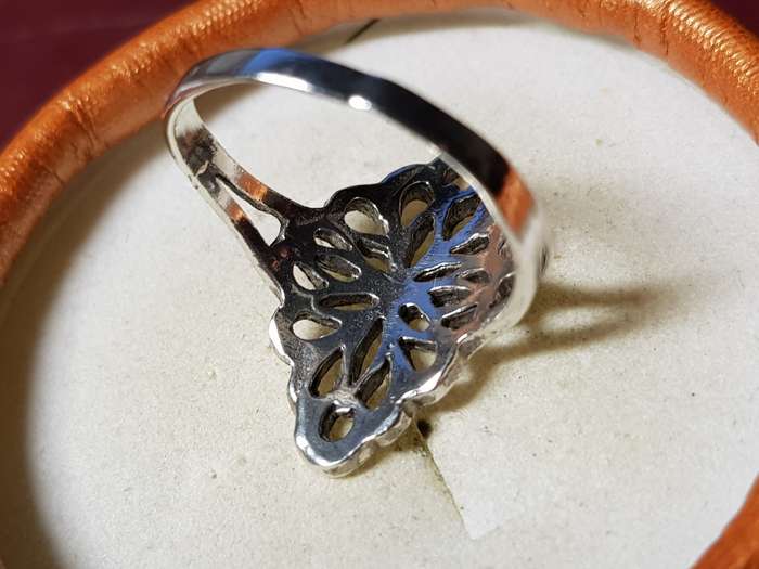 Lovely Genuine Solid Sterling Silver Ring In Very Good Condition - [2,85 g]