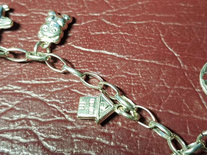 Lovely Genuine Solid Sterling Silver Charm Bracelet in Excellent Condition - [11 g]