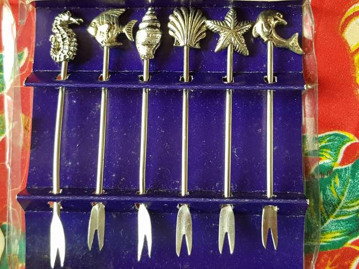 A Set Of 6 Vintage Pickle Forks In Perfect Condition