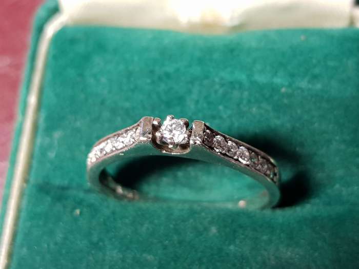 Lovely Genuine Solid Sterling Silver Ring In Excellent Condition - [1,97 g]