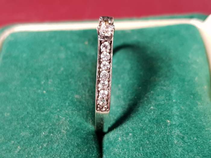 Lovely Genuine Solid Sterling Silver Ring In Excellent Condition - [1,97 g]