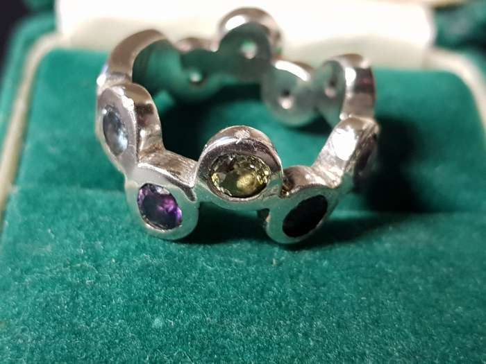Lovely Genuine Solid Sterling Silver Ring In Very Good Condition - [8 g]