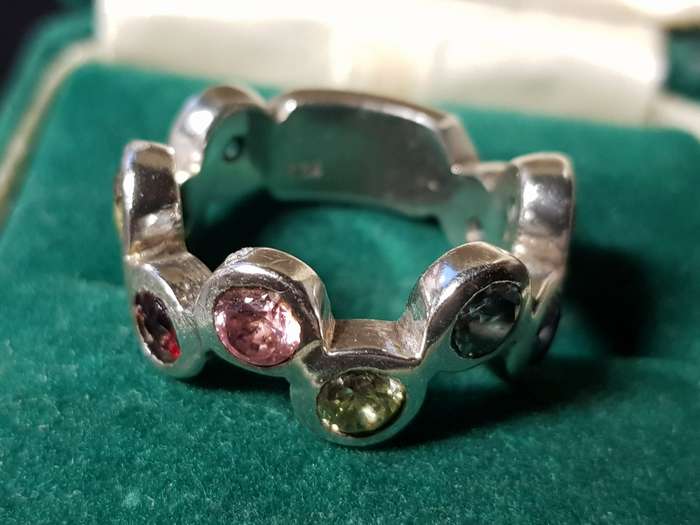 Lovely Genuine Solid Sterling Silver Ring In Very Good Condition - [8 g]
