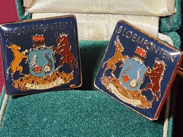 BLOEMFONTEIN CUFFLINKS IN EXCELLENT CONDITION. [20 mm x 20mm]