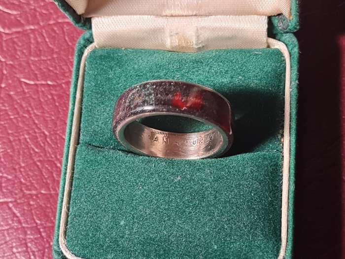 RING MADE FROM A 1980 C.O.I.N. FROM SPAIN IN EXCELLENT CONDITION.