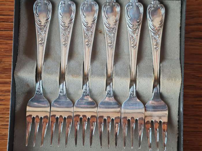 Set of 6 Silver Plated Eetrite Cake Forks in Perfect Condition