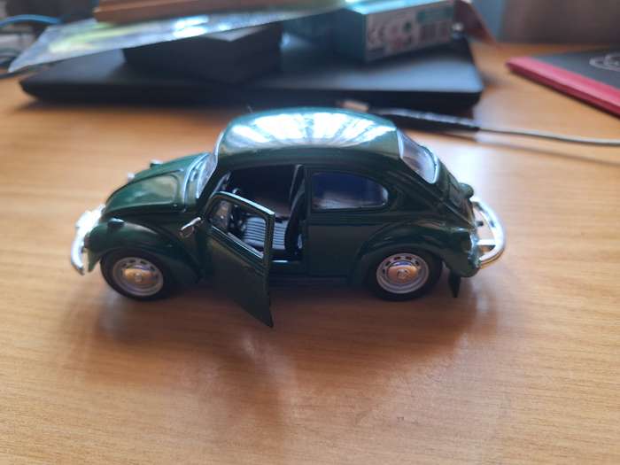 Volkswagen beetle die cast scale 1:24 with movable parts