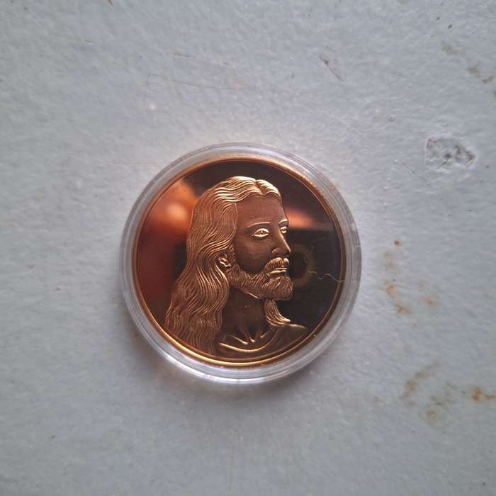 Last supper commemorative gold colored Jesus coin in capsule