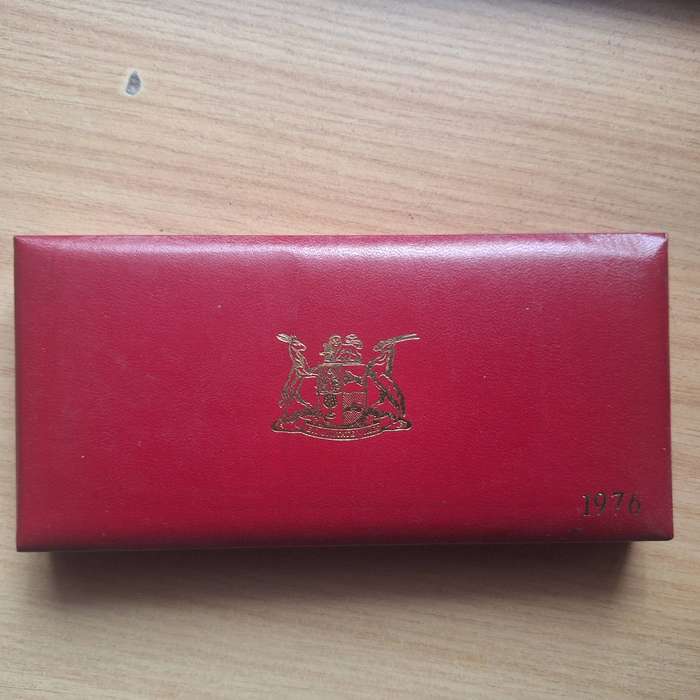 1976 mint set in SAM box , 50c to 1/2c President Fouche