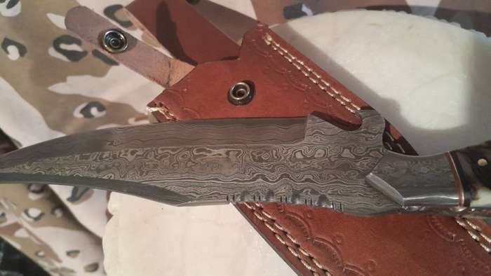 Damascus hunting bowie with bone and ramshorn handle