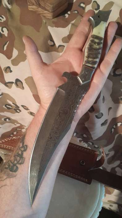 Damascus hunting bowie with bone and ramshorn handle
