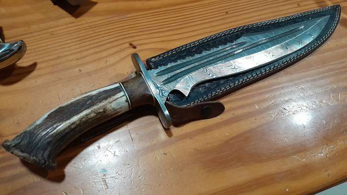 Damascus hunting bowie