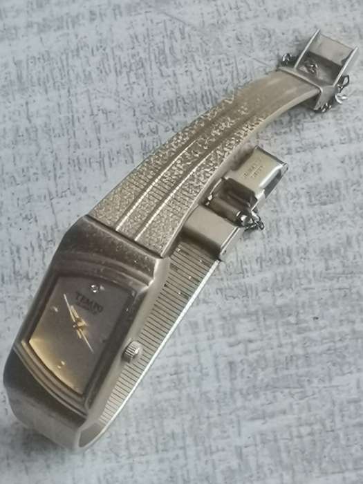 STUNNING LADIES TEMPO GOLD PLATED WATCH IN EXCELLENT WORKING CONDITION