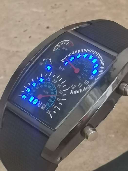 MENS LED WATCH IN GOOD WORKING CONDITION