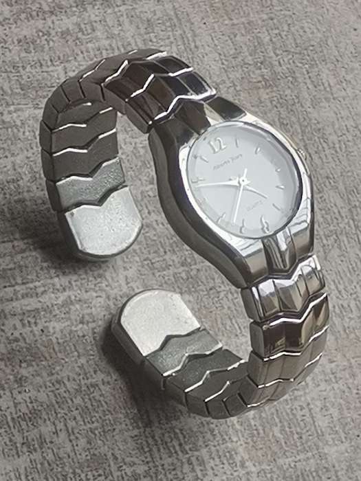 STUNNING ELEGANT LADIES ALBERTO FIORO BANGLE WATCH IN EXCELLENT WORKING CONDITION