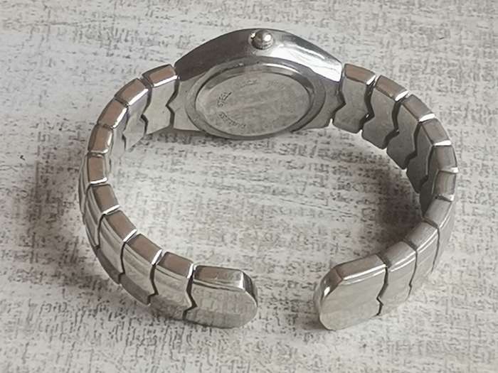 STUNNING ELEGANT LADIES ALBERTO FIORO BANGLE WATCH IN EXCELLENT WORKING CONDITION