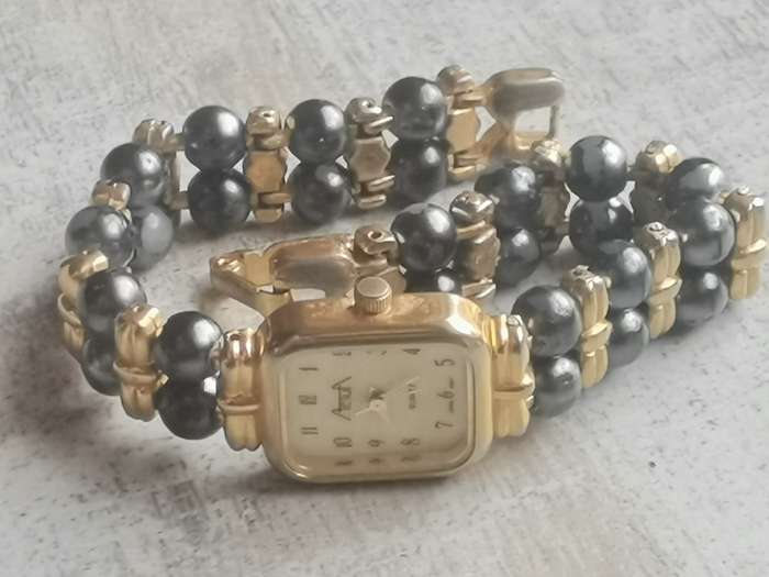 $$$BLACK FRIDAY$$$ STUNNING LADIES ACTUA WATCH IN EXCELLENT WORKING CONDITION