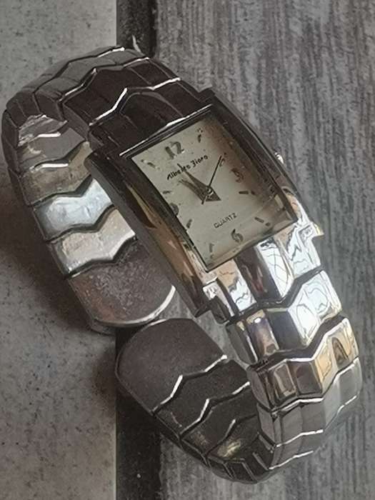 STUNNING ELEGANT LADIES ALBERTO FIORO BANGLE WATCH IN EXCELLENT WORKING CONDITION