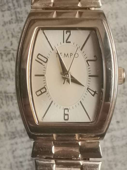 LADIES STUNNING GOLD TEMPO WATCH IN EXCELLENT WORKING CONDITION