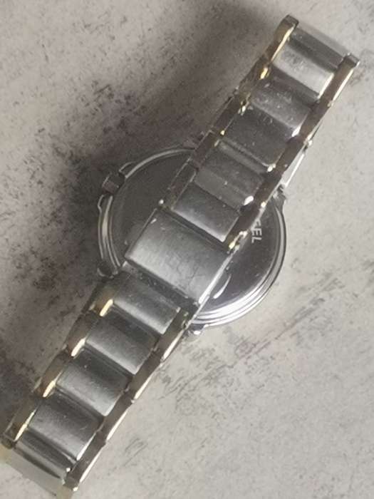 STUNNING AND ELEGANT LADIES GUESS AND TEMPO MOTHER OF PEARL WATCHES IN EXCELLENT WORKING CONDITION