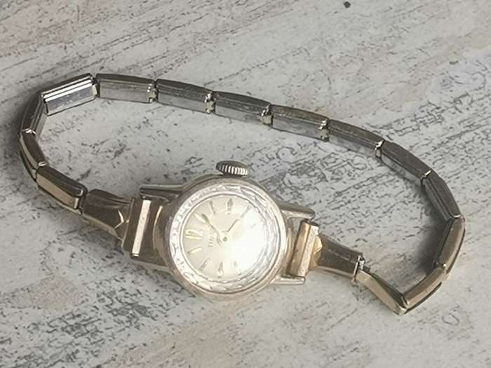 VINTAGE TIMEX LADIES GOLD PLATED WATCH IN EXCELLENT WORKING CONDITION