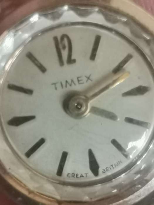 VINTAGE TIMEX LADIES GOLD PLATED WATCH IN EXCELLENT WORKING CONDITION
