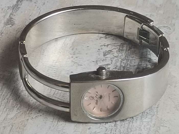 LADIES CHARLES RAYMOND WATCH IN EXCELLENT WORKING CONDITION