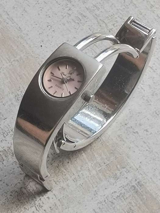 LADIES CHARLES RAYMOND WATCH IN EXCELLENT WORKING CONDITION